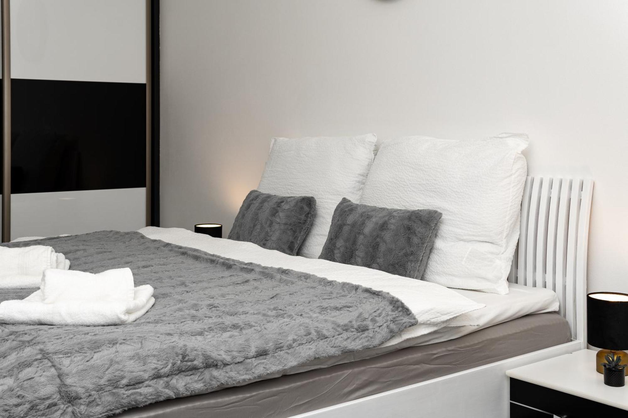 Bnb New Beautiful Apartment In The Center Of Ostrava With Option Garage Parking Exterior foto